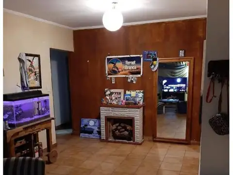 Casa 4 ambientes con 2 baños