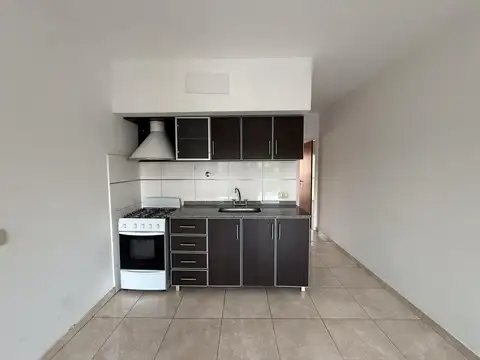 Departamento en Alquiler en Lomas Del Mirador, $ 450.000