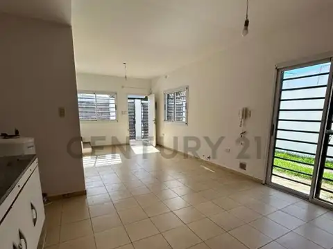 Duplex de 2 Dormitorios con Cochera en Venta en Ringuelet