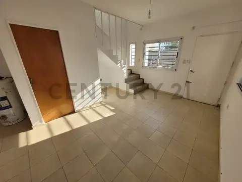 Duplex de 2 Dormitorios con Cochera en Venta en Ringuelet