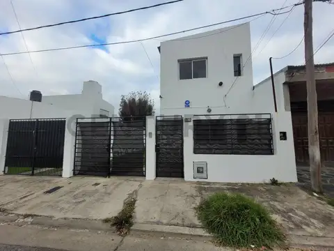 Duplex de 2 Dormitorios con Cochera en Venta en Ringuelet
