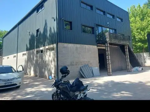 Imponente Galpon Industrial  a estrenar con Oficinas (700 mtrs2)