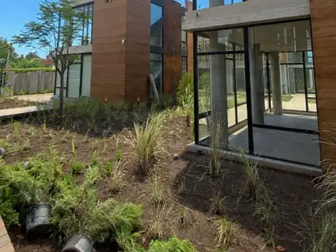 Av Senador Moron y Ameghino 2100