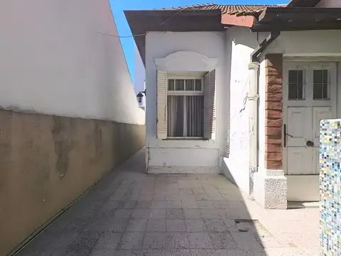 VENTA CASA 4 AMB EN DEVOTO A REFACCIONAR 