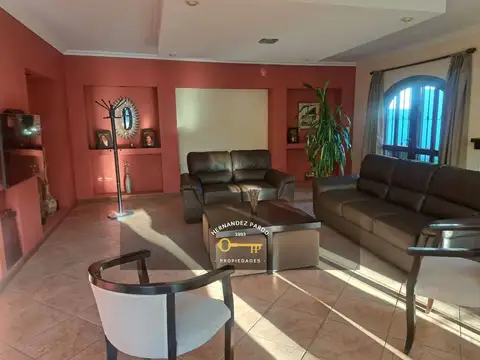 Casa 5 ambientes con 3 baños