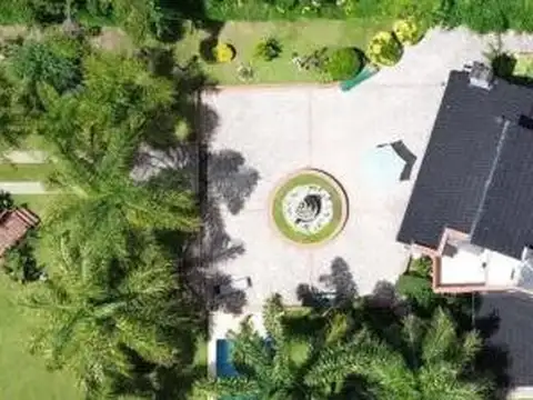 Casa de 3 Ambientes en Venta en Barrio El Cazador