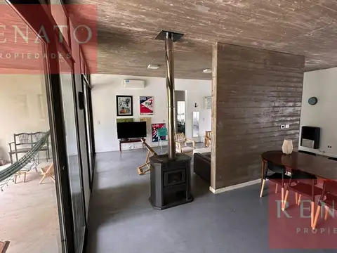 Casa en Venta con 2 cocheras