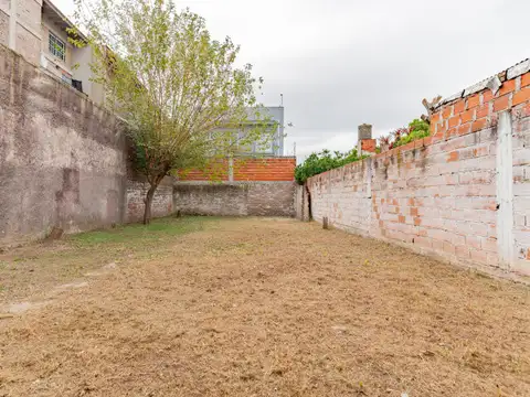 VENTA. LOCAL. TERRENO. 374M2. QUILMES