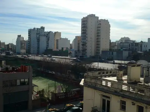Impecable piso de 5 Ambientes con dependencia a la venta 100 M2 Monserrat 