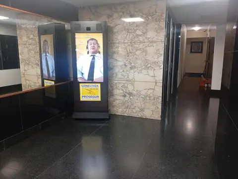 Muy lindo mono-ambiente . Cocina y baño completo. Baulera jaula en SS