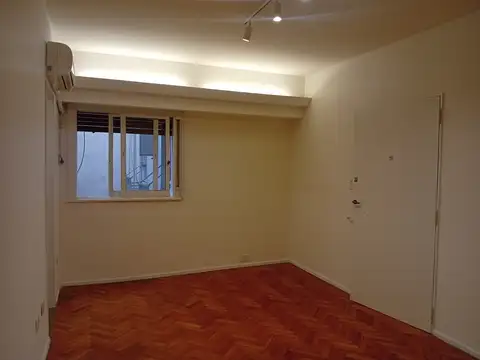 Muy lindo mono-ambiente . Cocina y baño completo. Baulera jaula en SS