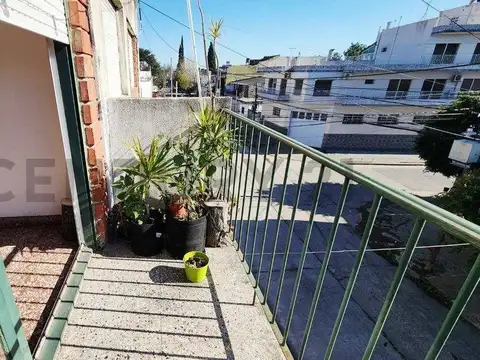 VTA DEPTO 3 AMB BALCON CASEROS PERMUTA