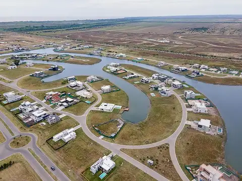 Lote a la laguna en barrio Sebastián Gaboto, Pueblos del Plata. Hudson, Berazategui.
