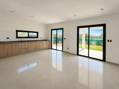Casa en Venta en Pilar Del Este, USD 250.000