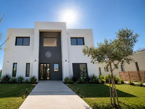 ESPECTACULAR Casa  en Venta en Barrio Santa Sofía, Pilar del Este, Pilar