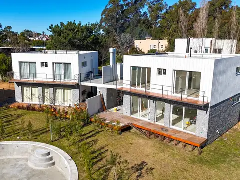 Casa 4 ambientes con 3 baños