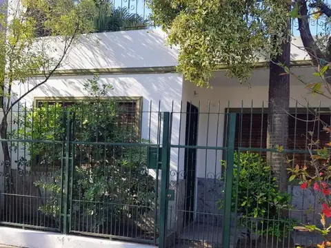VENTA CASA OPORTUNIDAD HURLINGHAM. 3AMB CON PATIO