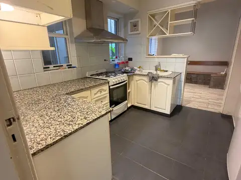 Alquiler para uso Comercial a una cuadra de plaza arenales!