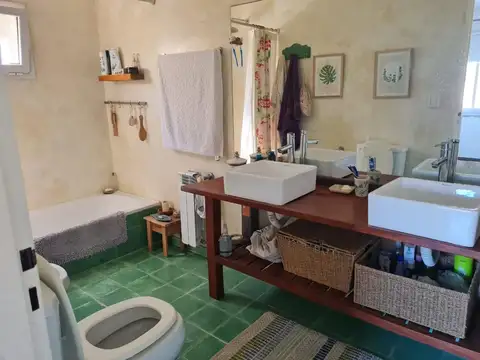 Casa en Venta con 2 cocheras