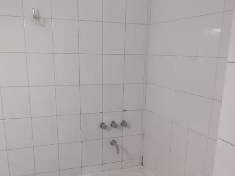 2 AMB. AL FRENTE   CON BALCÓN SEMI PISO