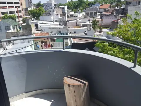 2 AMB. AL FRENTE   CON BALCÓN SEMI PISO