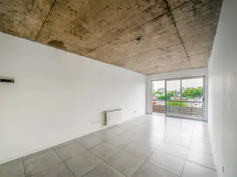 Departamento de dos ambientes con balcón a estrenar en venta en Liniers