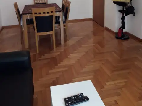 2 AMB. CON BALCON EXC. ESTADO fte parque RIVADAVIA 49 M2. AIRE ACONDICIONADO ESTUFA TIRO BALANCEADO PUERTA BLINDADA