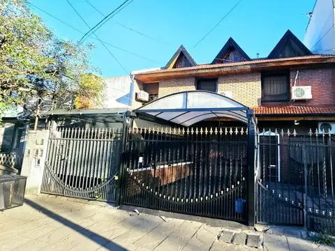 Triplex en Venta en Villa Luzuriaga