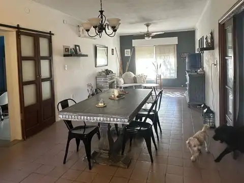 Casa 7 ambientes con 2 baños