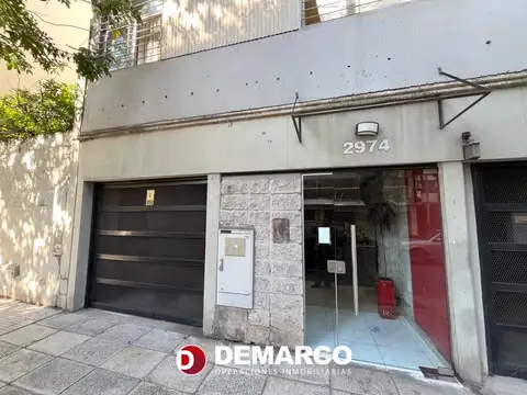 SEMI PISO CONTRA FRENTE - BALCÒN - LUMINOSO