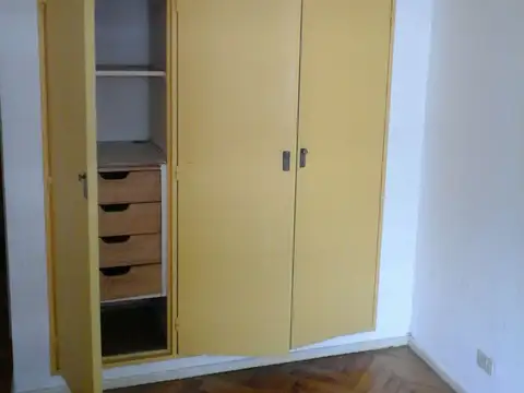 Paraguay 5400, Piso 4