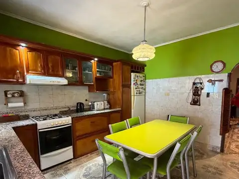 Casa en Venta con 3 cocheras