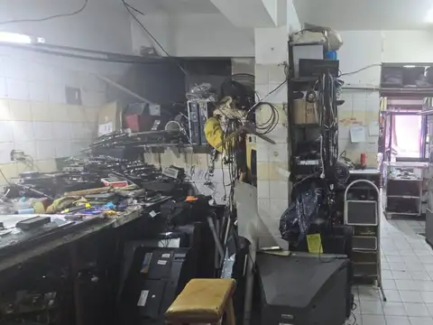 VENDE CON RENTA LOCAL COMERCIAL ONCE