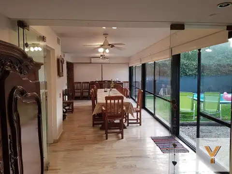 Casa en venta - 5 Dormitorios 5 Baños - Cochera - 420Mts2 - Canning