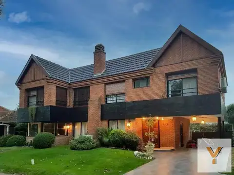Casa en venta - 5 Dormitorios 5 Baños - Cochera - 420Mts2 - Canning