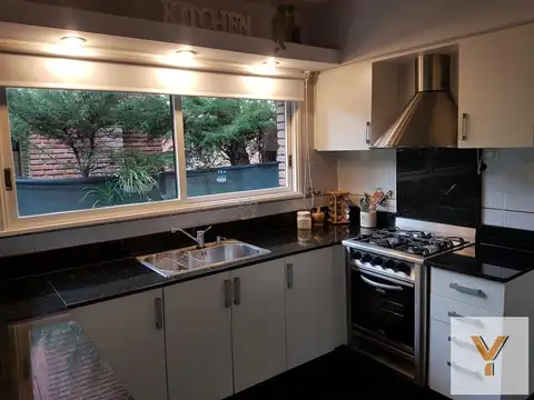 Casa 6 ambientes con 5 baños