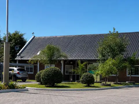 Casa 6 ambientes con 2 baños