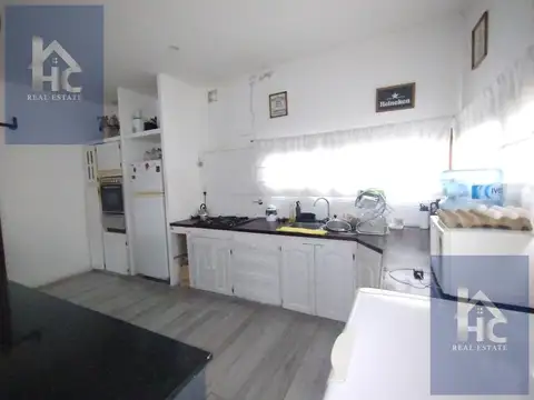 Casa 6 ambientes con 2 baños