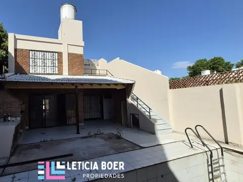 Casa en Alquiler con 1 cochera