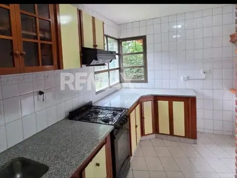 Casa 7 ambientes con 2 baños