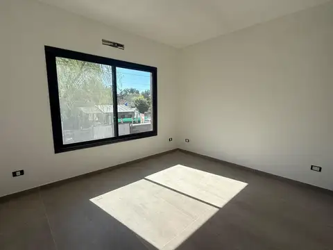 Depto Tipo Casa en Alquiler con 1 cocheras