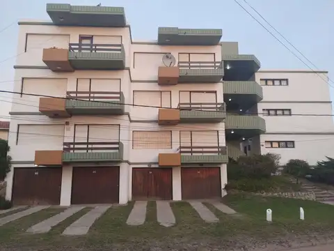 Avenida 1 1700, Piso 1