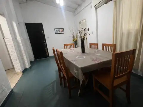 VENTA CASA DE 3 DORMITORIOS CON COCHERA Y PATIO VERDE, JUAN DE LA CIERVA 2600,BARRIO MATHEU