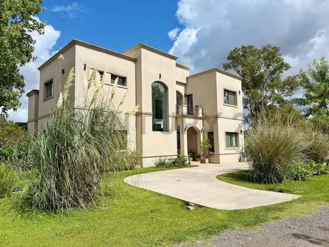 VENTA DE CASA EN EL BARRIO CERRADO LA CANDIDA ,CLUB DE CAMPO