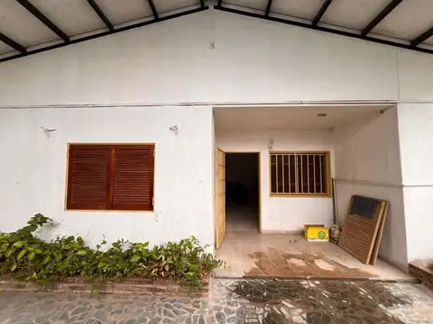 Casa en Alquiler con 2 cocheras