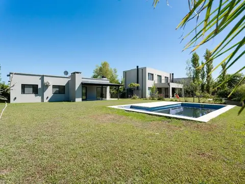 Venta casa c/pileta Barrio San Gabriel, Villanueva