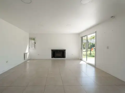 Casa 4 ambientes con 2 baños