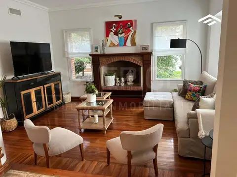 Casa 6 ambientes con 4 baños