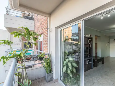 Venta Departamento 2 Ambientes con Balcón, Cochera Cubierta y 2 Bauleras
