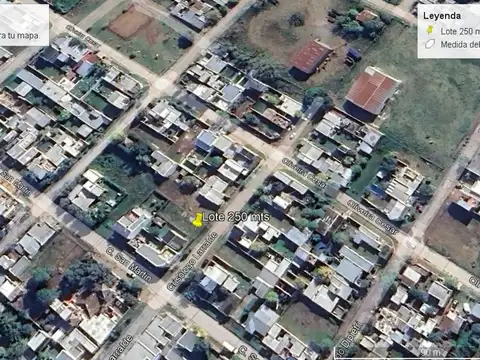 Lote muy bien ubicado con servicios.